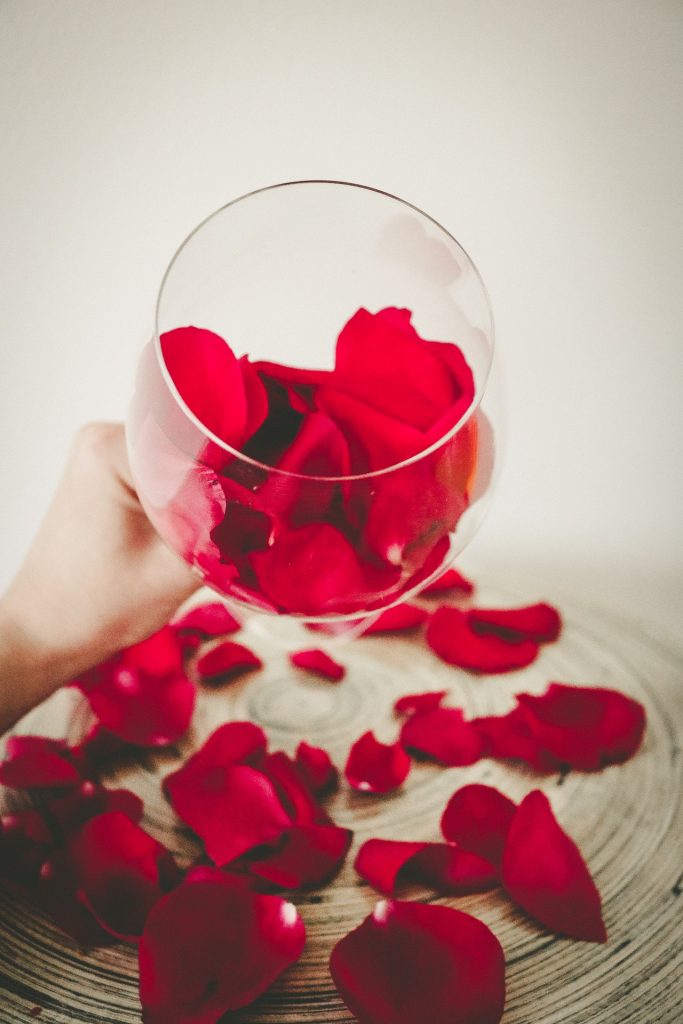 Vin blanc ou vin rouge à la rose