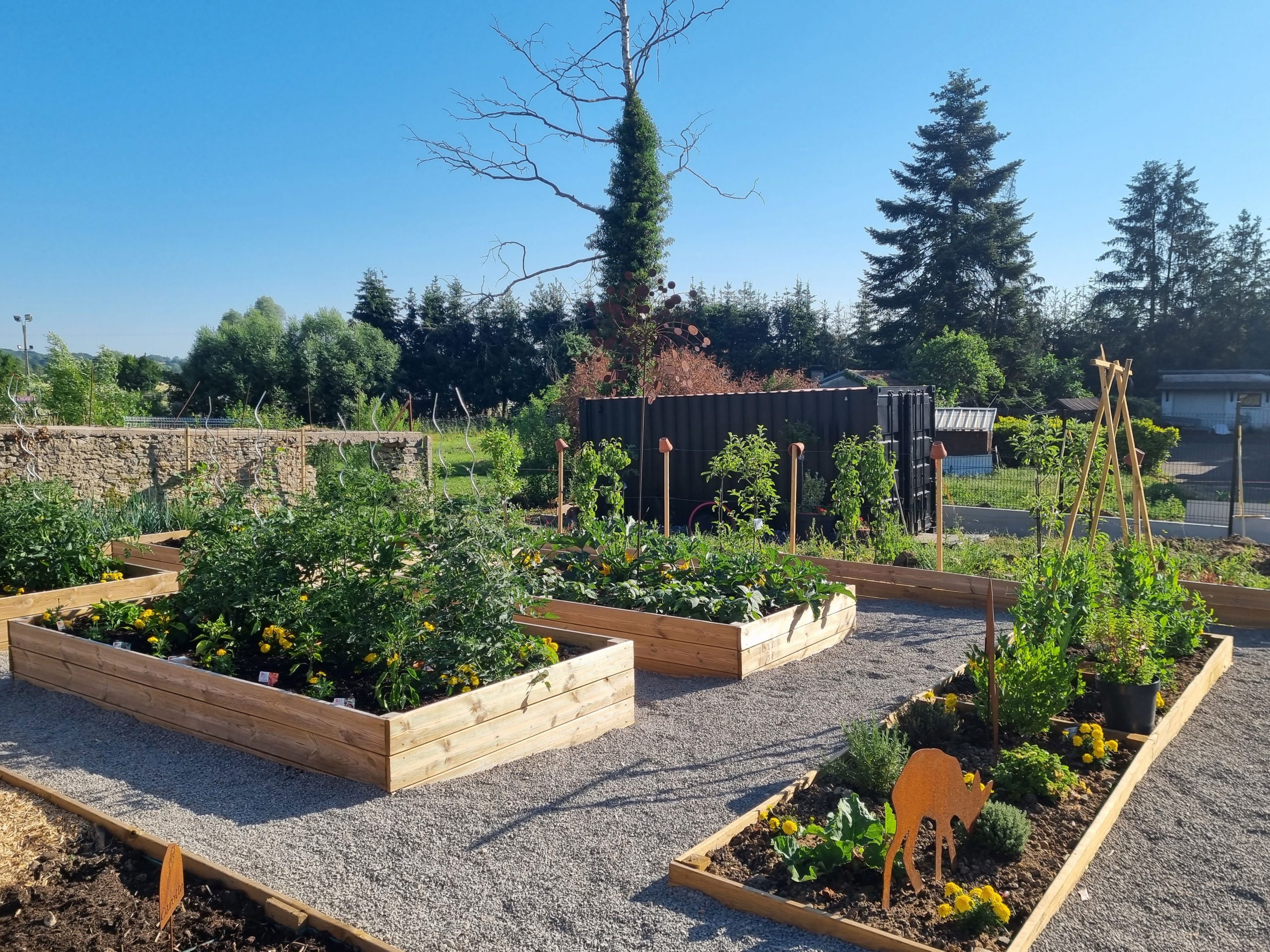 Catalogue d'ornement de jardin. Contient plusieurs dizaines de décorations  et curiosités pour les éxtérieurs.